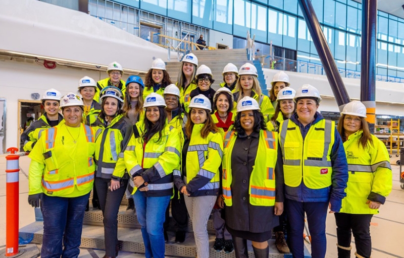 Construction workers with yellow vests and hard hats